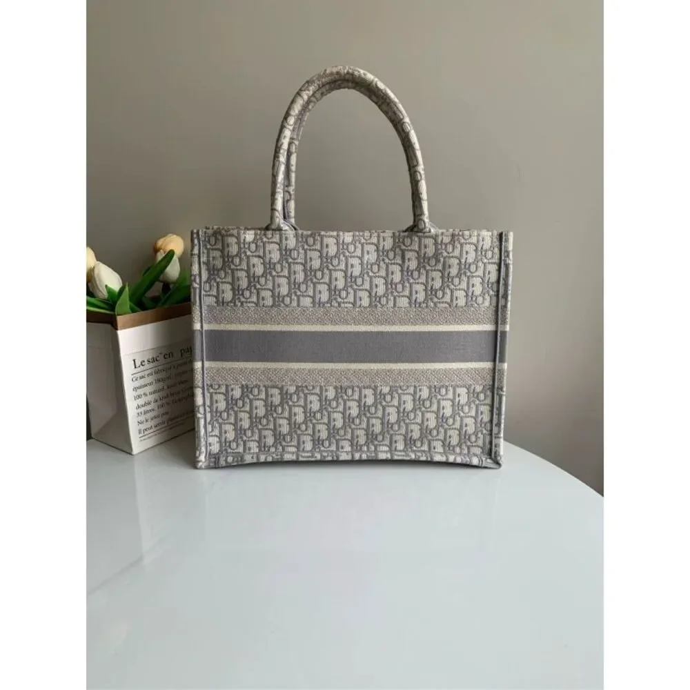 Dior Women Pre-Loved Bag Very Good Condition - Picture 2 of 9